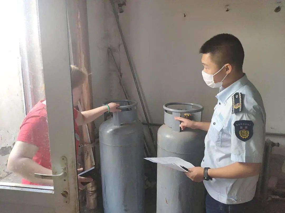 “ag亚娱官网”新媒体产业基地开展瓶装液化石油气专项检查(图1)