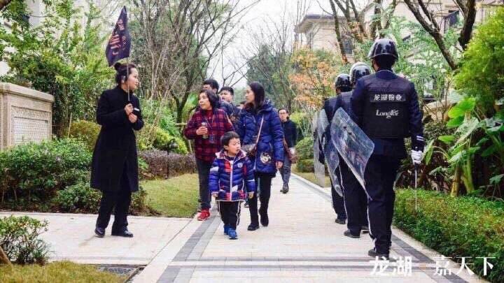 AG亚娱集团_女王节苍井空微博晒最新自拍照网友感慨苍老师依旧美丽漂亮(图2) AG亚娱集团官方