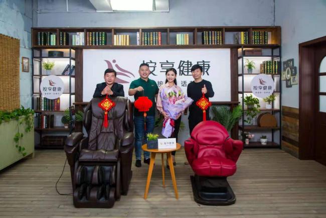 ag亚娱官网:
论丰典传媒与华东新闻媒体中心互助CCTV《公益之窗》(图2) ag亚娱官网:
论丰典传媒与华东新闻媒体中心互助CCTV《公益之窗》(图2)