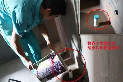 ‘AG亚娱集团’废品堆窗前 卫生消防隐患多(图2) AG亚娱集团