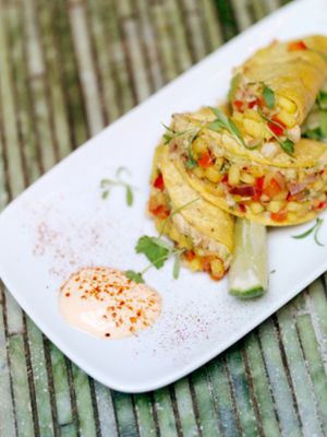 ‘AG亚娱集团’巴中:雨天一货车翻下200多米山崖 消防紧急救援