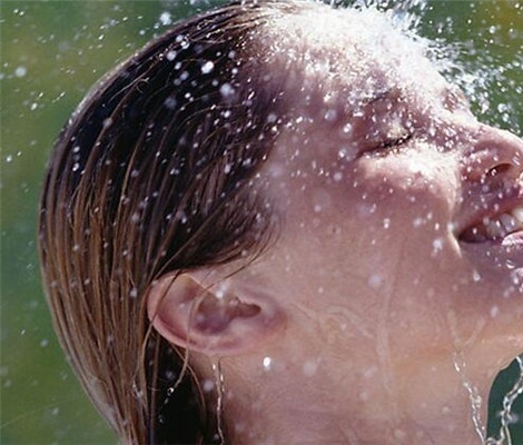 【ag亚娱官网】雨季警惕电气设备受潮短路引发火灾